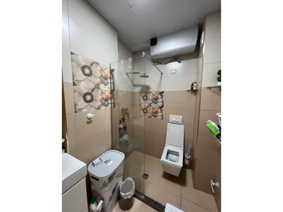 Tirane, shes apartament 3+1+Aneks+Ballkon Kati 2, 120 m² 240.000 € (kodra e diellit)