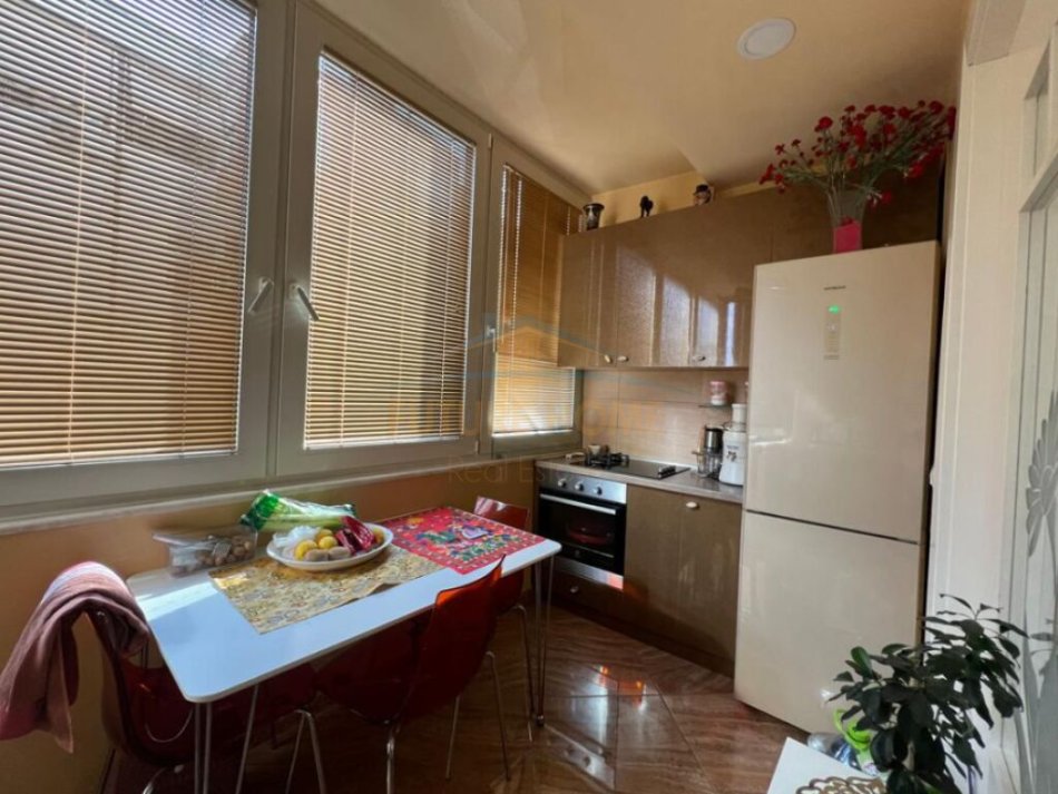 Tirane, shes apartament 3+1+Aneks+Ballkon Kati 2, 120 m² 240.000 € (kodra e diellit)