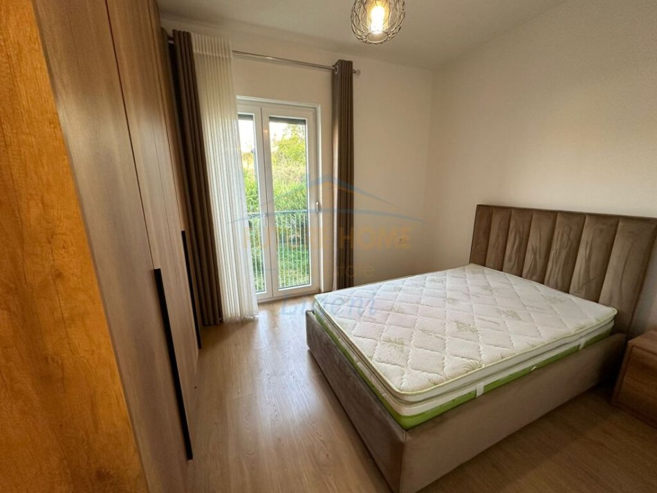 Tirane, jepet me qera apartament 2+1+Ballkon Kati 1, 102 m² 900 € (Liqeni i thate)