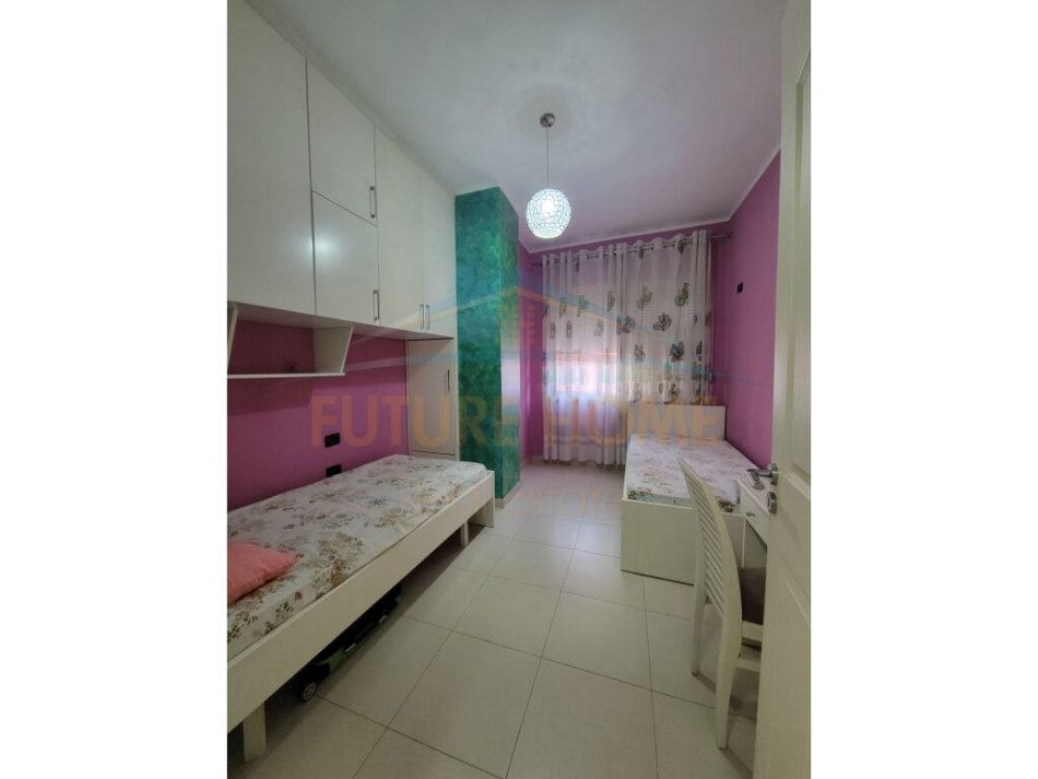 Tirane, jepet me qera apartament 2+1 Kati 5, 110 m² 450 € (Yzberisht)