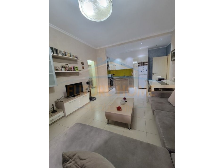 Tirane, jepet me qera apartament 2+1+Aneks , 110 m² 450 € (Yzberisht)