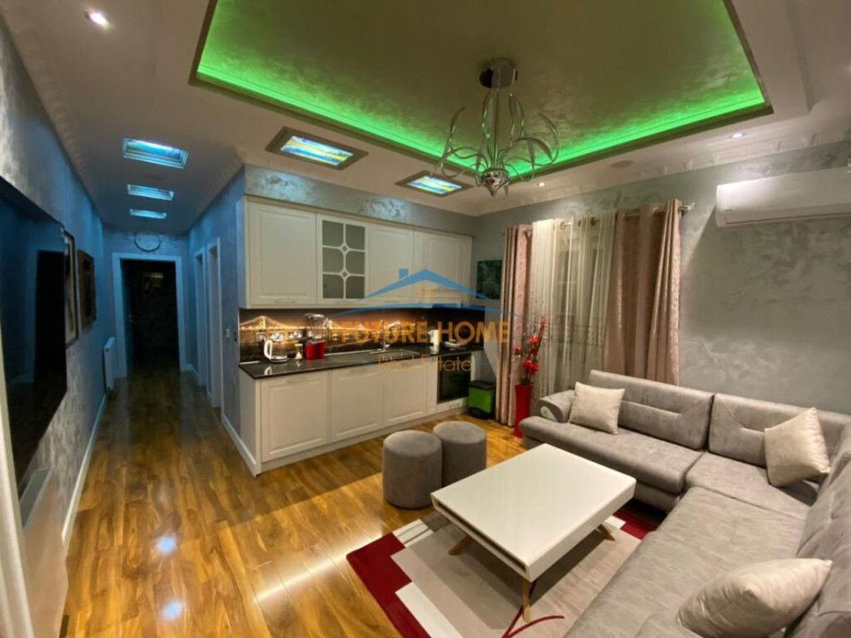 Tirane, jepet me qera apartament 2+1+Ballkon Kati 2, 80 m² 450 € (Njazi Meka, Allias)