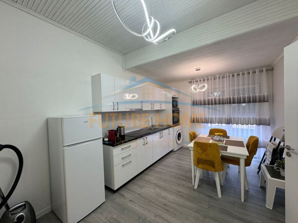 Tirane, jepet me qera apartament 1+1+Ballkon Kati 4, 70 m² 500 € (Shkolla e Baletit)