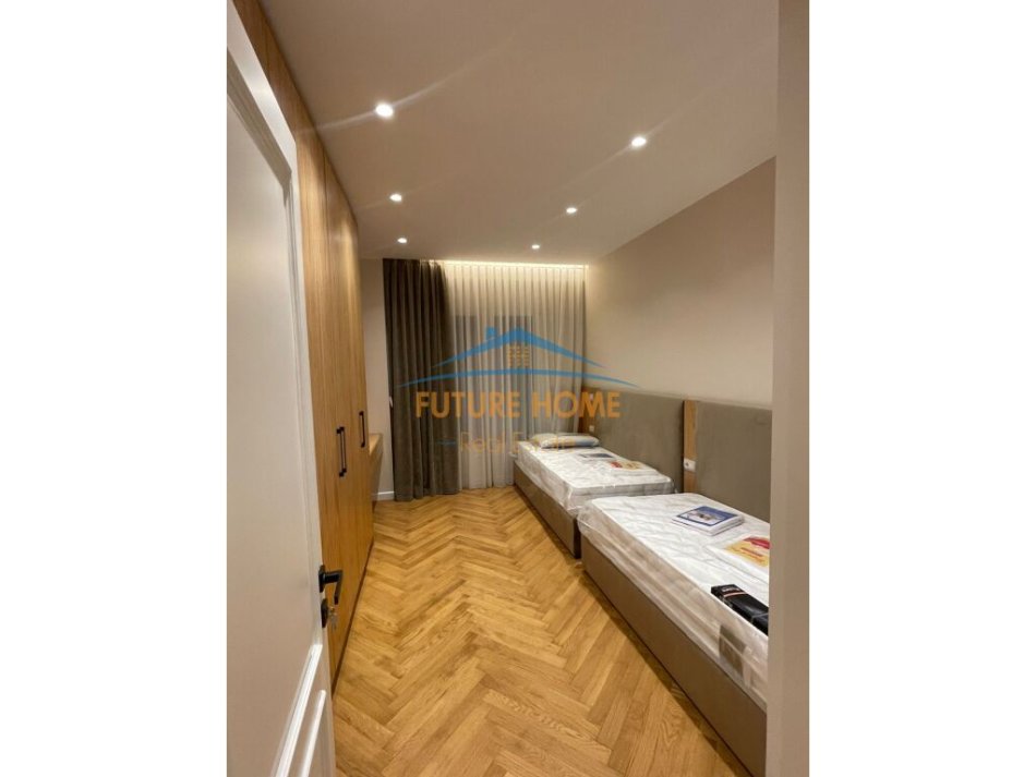 Tirane, jepet me qera apartament 3+1+Ballkon Kati 5, 150 m² 2.500 € (Rruga e Kosovareve)