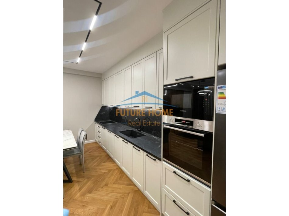 Tirane, jepet me qera apartament 3+1+Ballkon Kati 5, 150 m² 2.500 € (Rruga e Kosovareve)