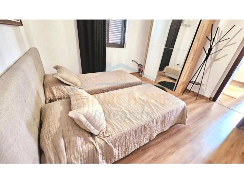 Tirane, jepet me qera shtepi 2+1 Kati 1, 100 m² 700 € (QENDER)