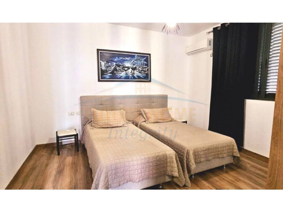 Tirane, jepet me qera shtepi 2+1 Kati 1, 100 m² 700 € (QENDER)