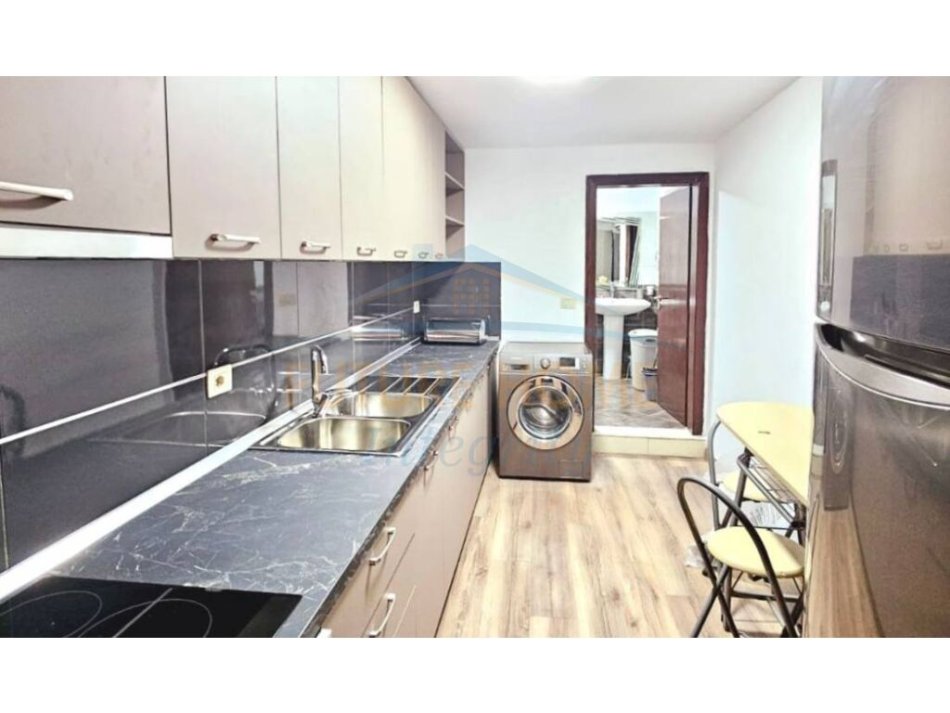 Tirane, jepet me qera Shtepi Private  2+1+Ballkon Kati 0, 100 m² 700 € (Qender)