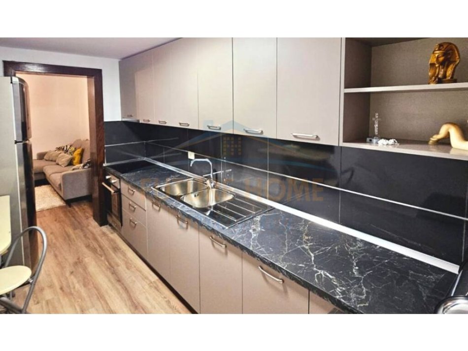 Tirane, jepet me qera Shtepi Private  2+1+Ballkon Kati 0, 100 m² 700 € (Qender)