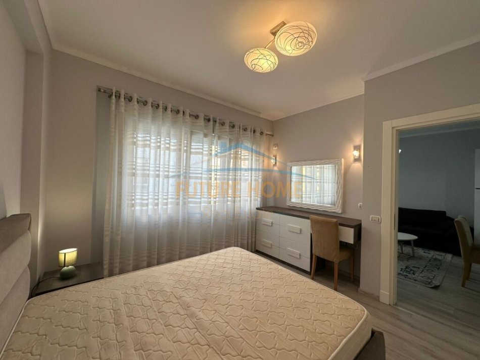 Tirane, jepet me qera apartament 2+1+Ballkon Kati 4, 70 m² 750 € (Kopshti Zoologjik)