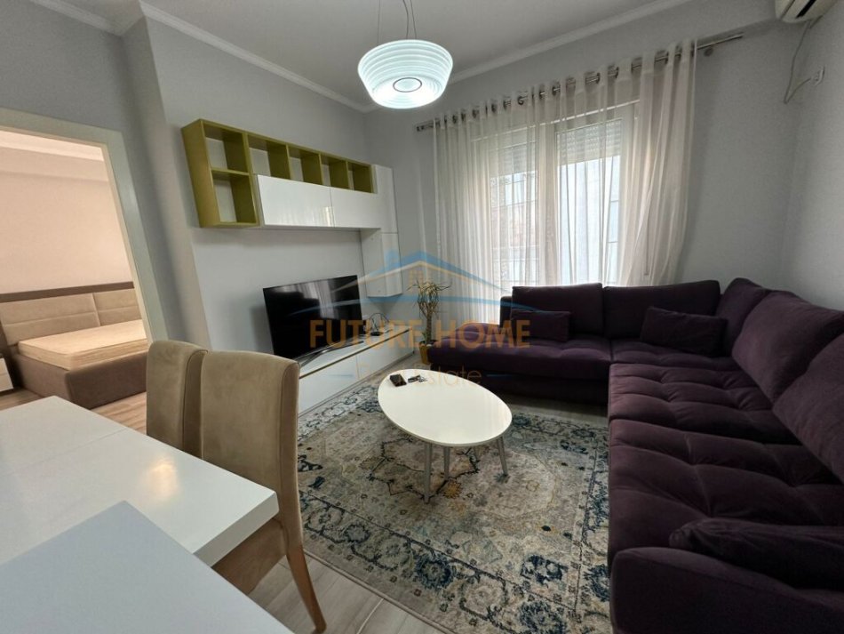 Tirane, jepet me qera apartament 2+1+Ballkon Kati 4, 70 m² 750 € (Kopshti Zoologjik)