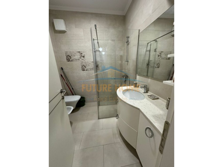 Tirane, jepet me qera apartament 2+1+Ballkon Kati 4, 70 m² 750 € (Kopshti Zoologjik)