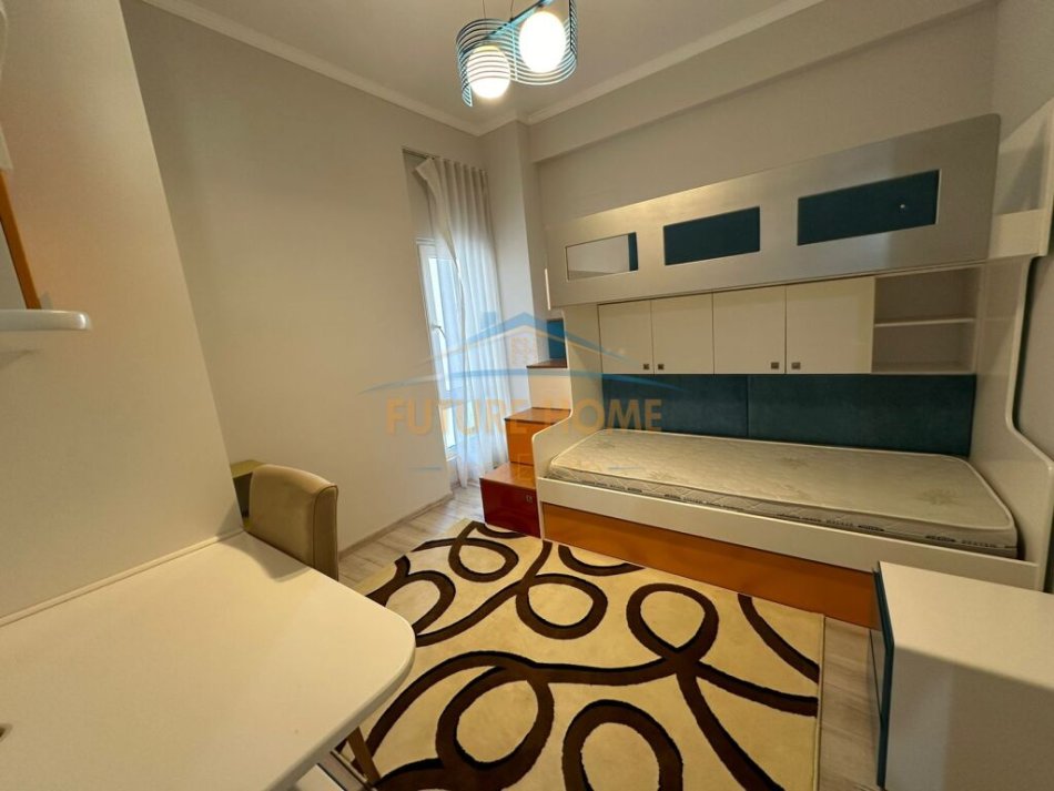 Tirane, jepet me qera apartament 2+1+Ballkon Kati 4, 70 m² 750 € (Kopshti Zoologjik)