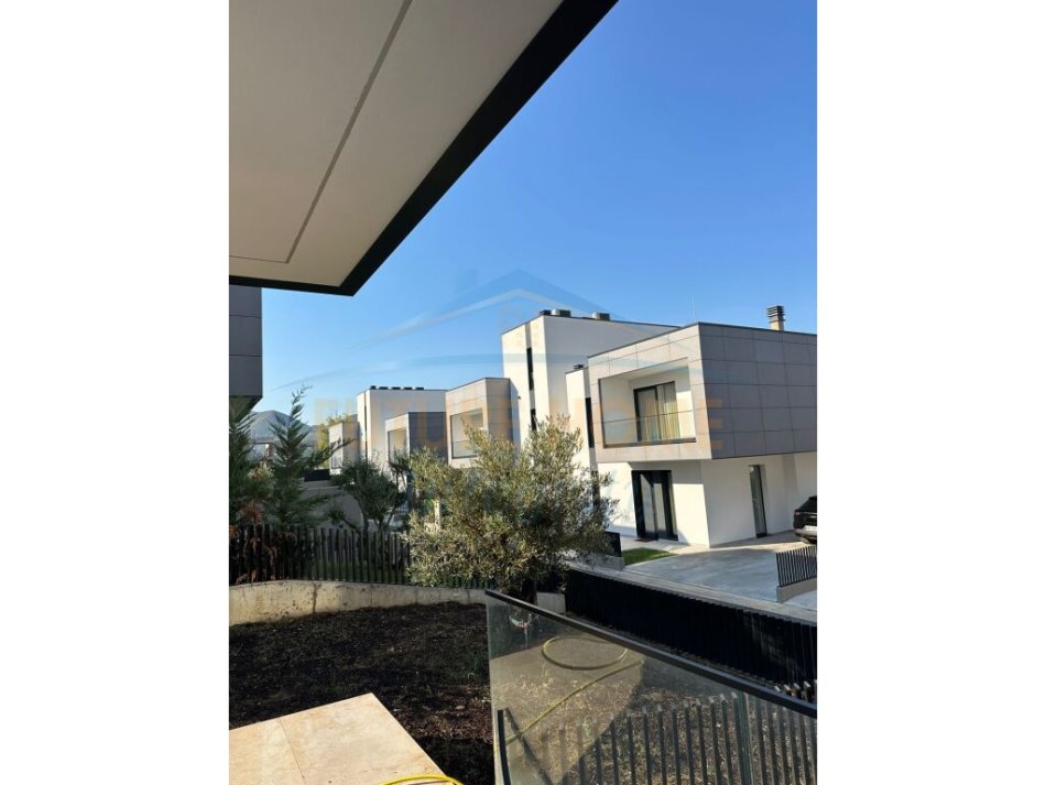 Tirane, jepet me qera Vile 3 Katshe, 309 m² 3.000 € (TEG)