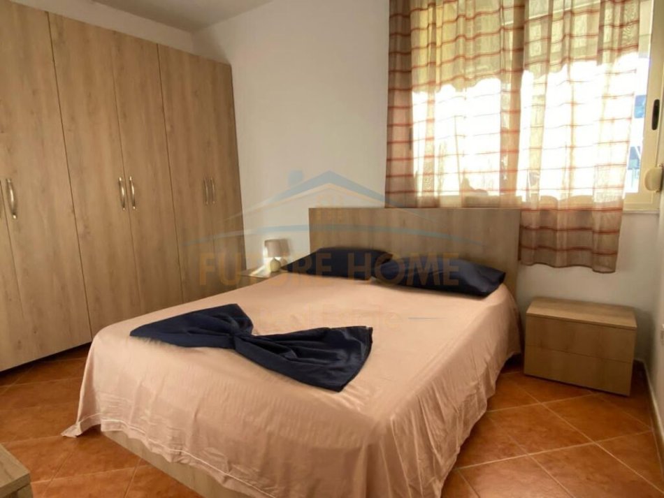 Durres, jepet me qera apartament 1+1+Ballkon Kati 9, 72 m² 350 € (Poliklinika , Durres)