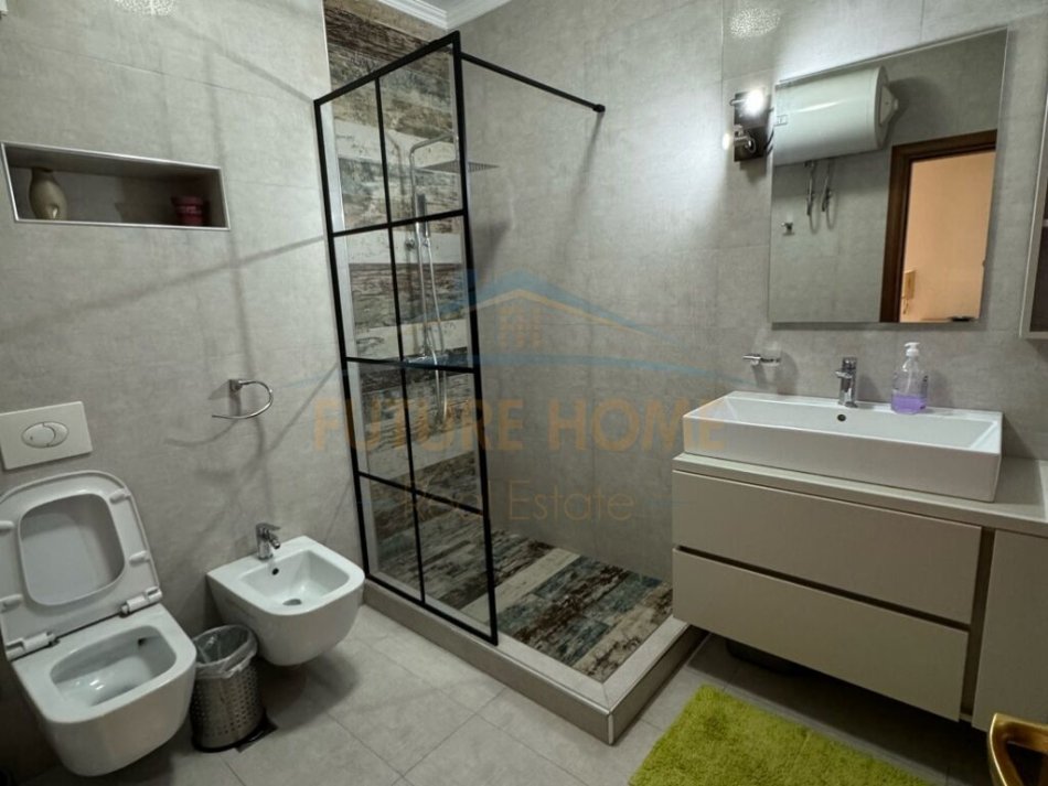 Tirane, jepet me qera apartament 2+1+Ballkon Kati 6, 83 m² 800 € (Fortuzi)