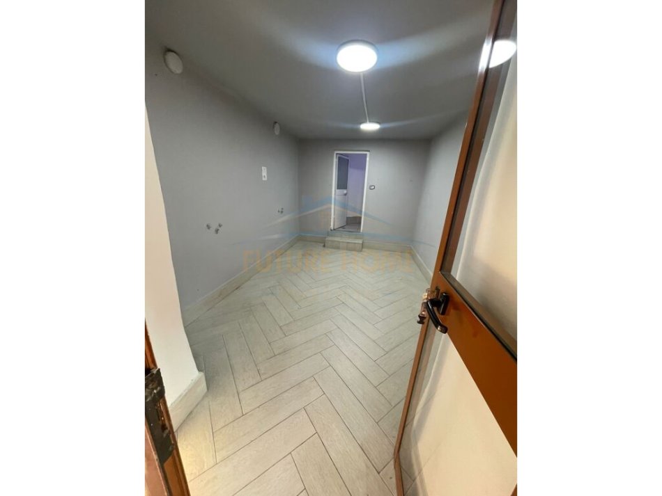 Tirane, shitet ambjent biznesi Kati -1, 12 m² 50.000 € (Asim Vokshi)