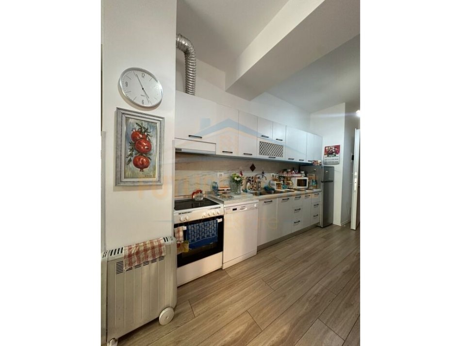Tirane, shes apartament 2+1+Ballkon Kati 2, 83 m² 121.075 € (Ali Demi)