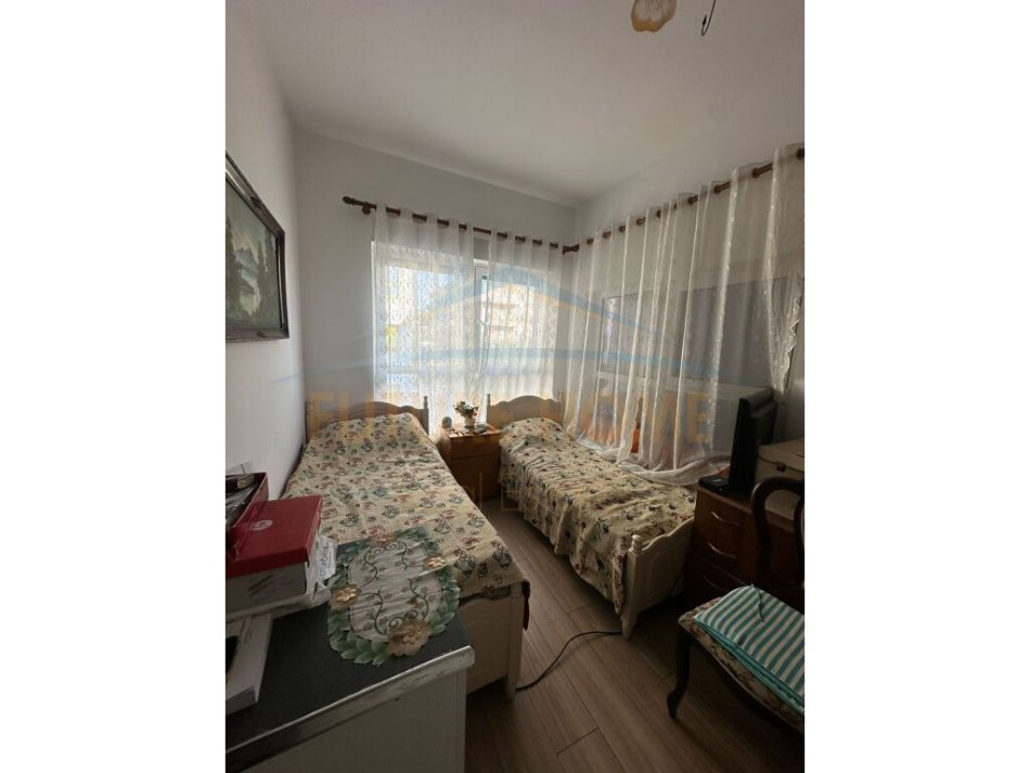 Tirane, shes apartament 2+1+Ballkon Kati 2, 83 m² 121.075 € (Ali Demi)