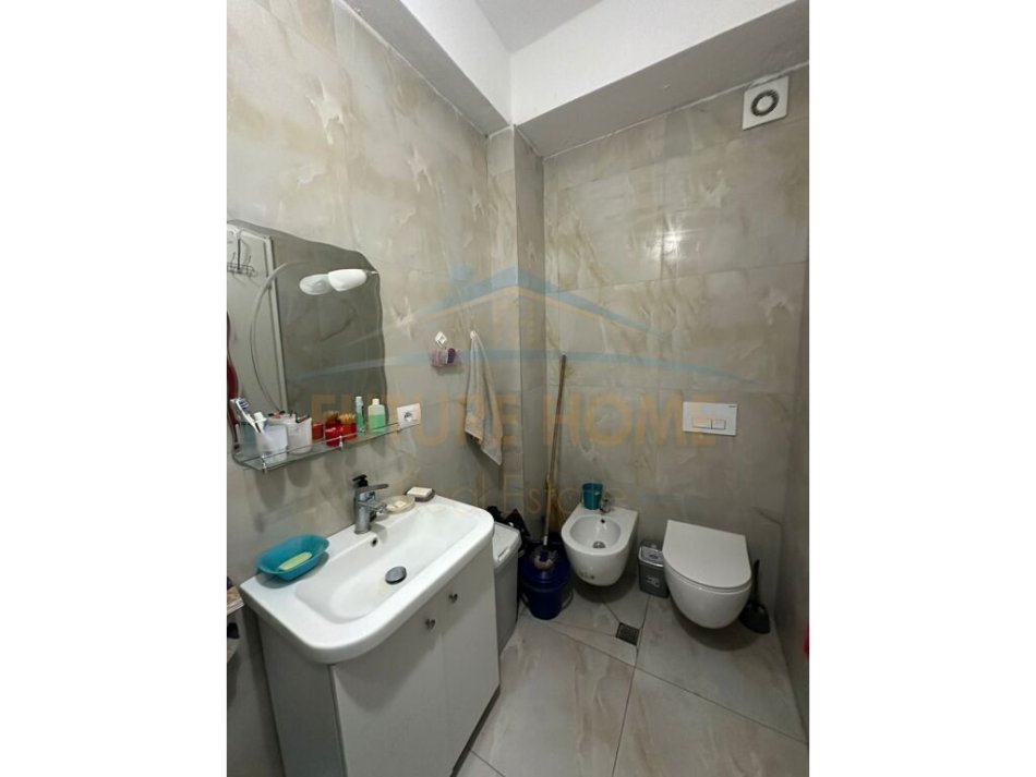 Tirane, shes apartament 2+1+Ballkon Kati 2, 83 m² 121.075 € (Ali Demi)