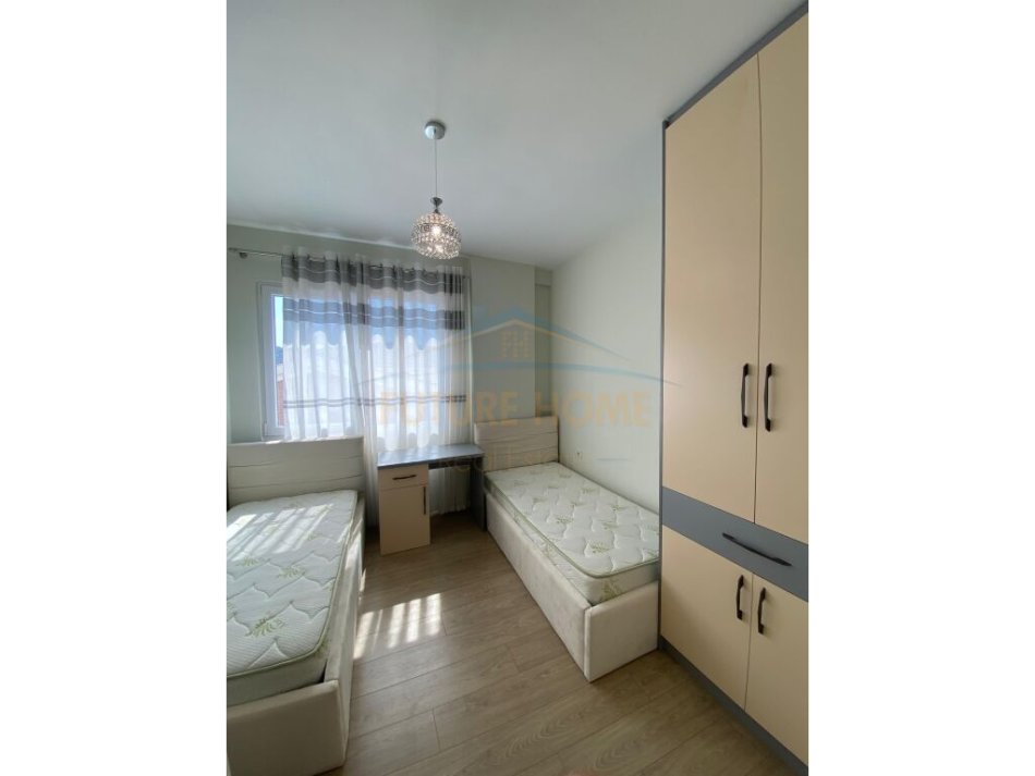 Tirane, jepet me qera apartament 2+1+Ballkon Kati 3, 90 m² 500 € (Sauk)