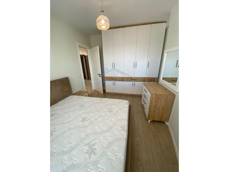 Tirane, jepet me qera apartament 2+1+Ballkon Kati 3, 90 m² 500 € (Sauk)
