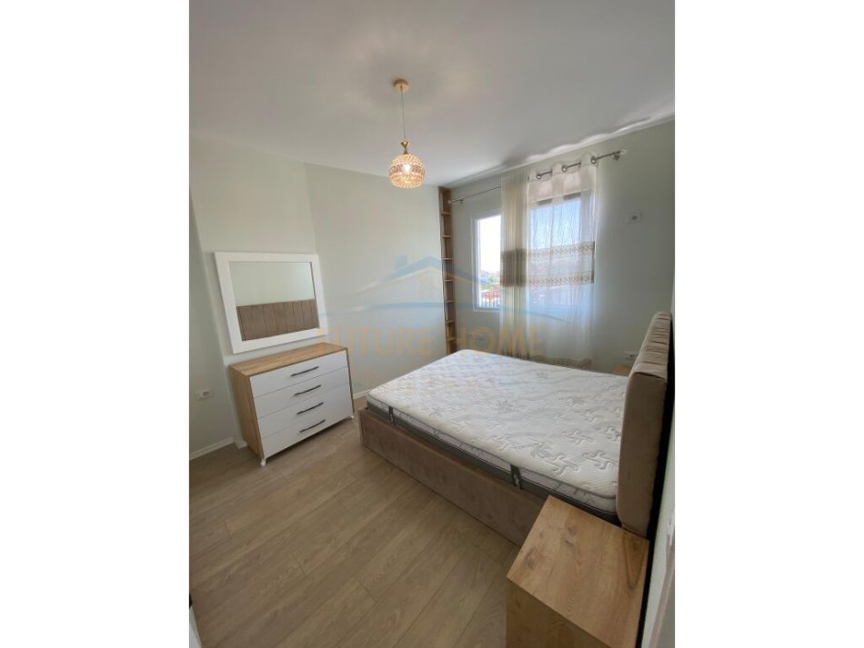 Tirane, jepet me qera apartament 2+1+Ballkon Kati 3, 90 m² 500 € (Sauk)