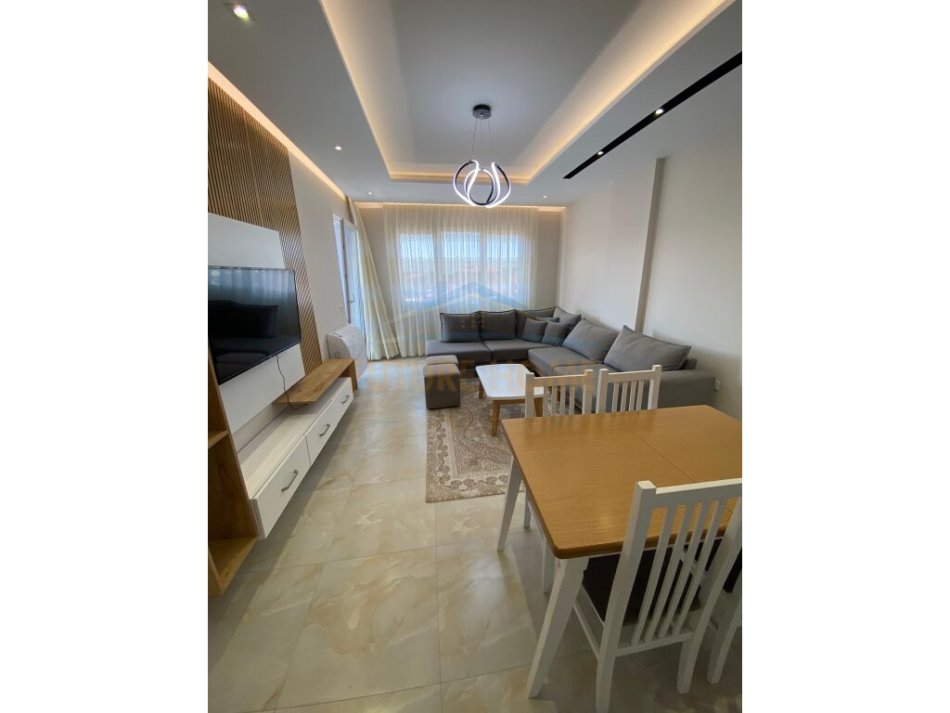 Tirane, jepet me qera apartament 2+1+Ballkon Kati 3, 90 m² 500 € (Sauk)