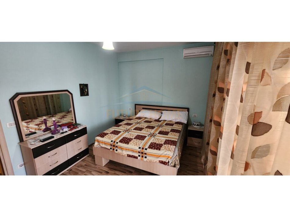 Tirane, jepet me qera apartament 2+1+Ballkon Kati 5, 106 m² 650 € (Komuna E Parisit)