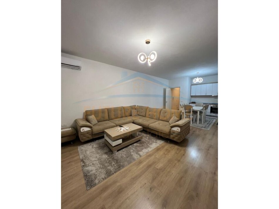 Tirane, jepet me qera apartament 2+1+Ballkon Kati 1, 114 m² 650 € (Unaza e Re)