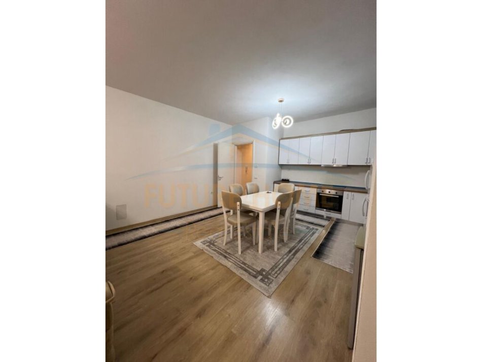 Tirane, jepet me qera apartament 2+1+Ballkon Kati 1, 114 m² 650 € (Kompleksi Green City, Unaza e Re)