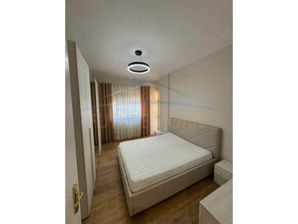 Tirane, jepet me qera apartament 1+1+Ballkon Kati 4, 70 m² 450 € (Unaza e Re)