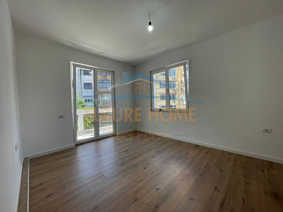 Tirane, jepet me qera apartament 2+1+Ballkon Kati 3, 60 m² 600 € (Rruga Mine Peza)