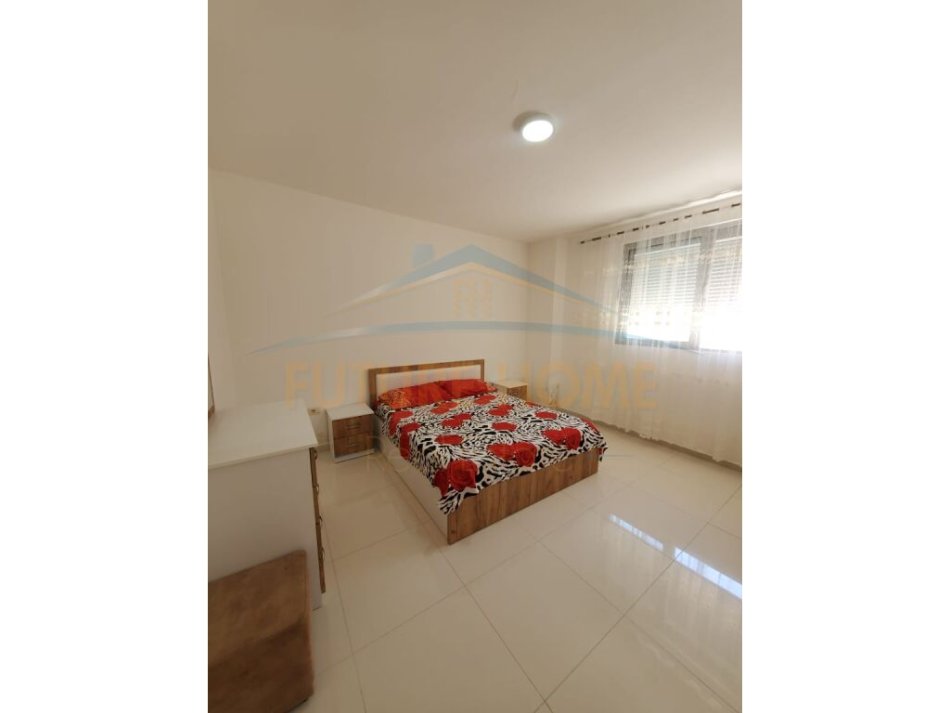 Tirane, jepet me qera apartament 2+1+Ballkon Kati 1, 90 m² 350 € (Fresku)
