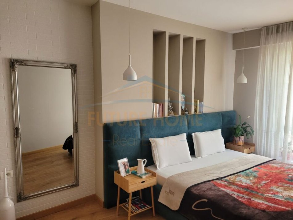Tirane, jepet me qera apartament 2+1+Ballkon Kati 5, 93 m² 750 € (Ish Parku)