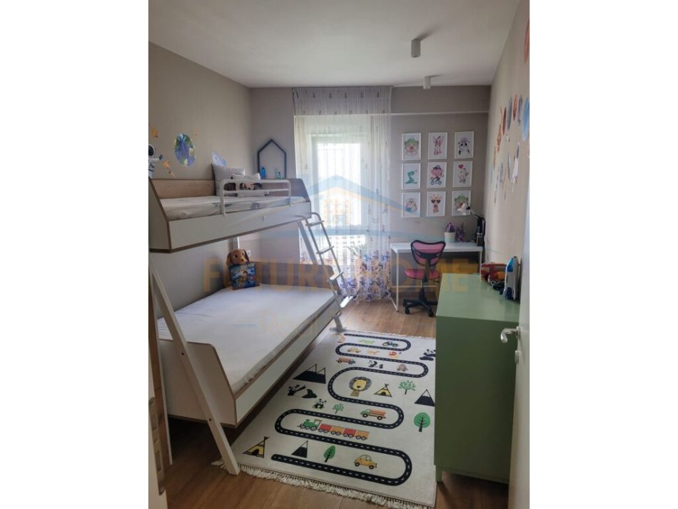 Tirane, jepet me qera apartament 2+1+Ballkon Kati 5, 82 m² 750 € (Kompleksi Kontakt)