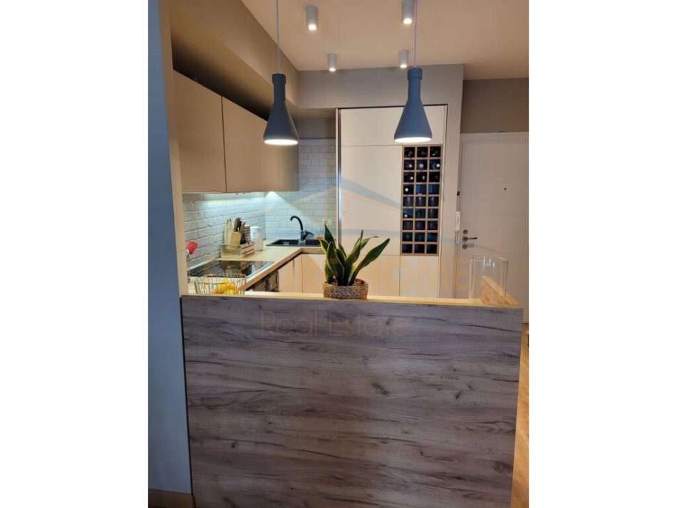 Tirane, jepet me qera apartament 2+1+Ballkon Kati 5, 82 m² 750 € (Kompleksi Kontakt)