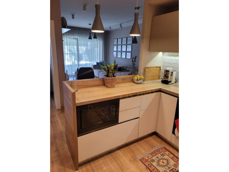 Tirane, jepet me qera apartament 2+1+Ballkon Kati 5, 82 m² 750 € (Kompleksi Kontakt)