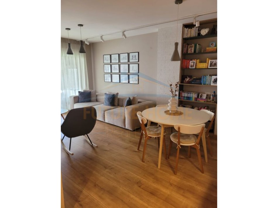 Tirane, jepet me qera apartament 2+1+Ballkon Kati 5, 82 m² 750 € (Kompleksi Kontakt)
