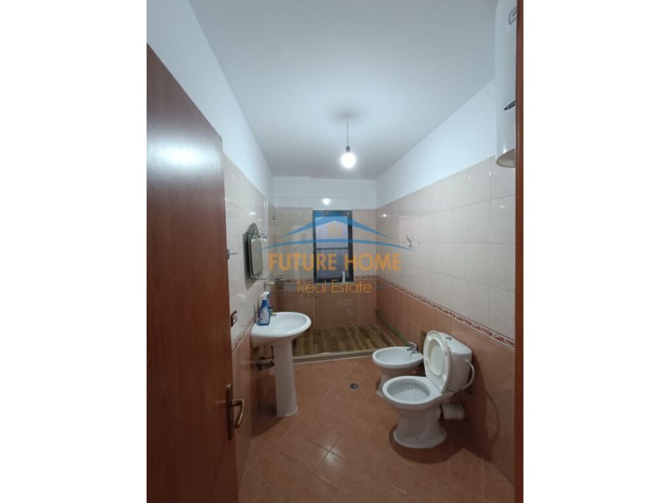 Tirane, jepet me qera apartament 2+1+Ballkon , 93 m² 650 € (Shefqet Musaraj, 21 Dhjetori)