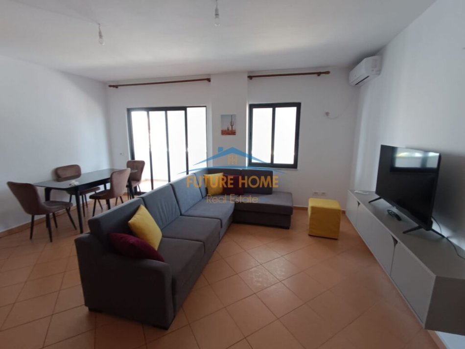 Tirane, jepet me qera apartament 2+1+Ballkon , 93 m² 650 € (Shefqet Musaraj, 21 Dhjetori)