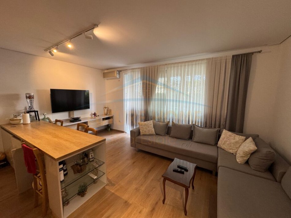 Durres, shitet apartament 2+1+Ballkon Kati 0, 90 m² 340.000 € (Gjiri i Lalezit)