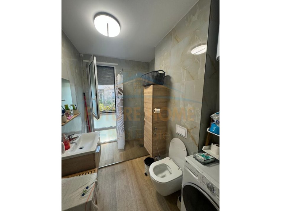 Durres, shitet apartament 2+1+Ballkon Kati 0, 90 m² 340.000 € (Gjiri i Lalezit)