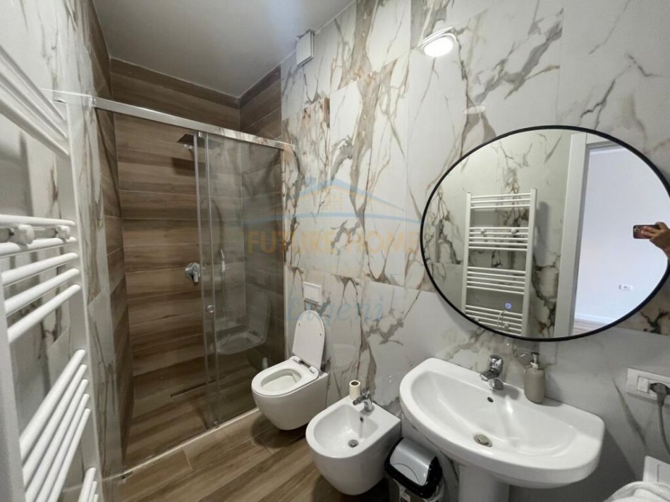 Tirane, jepet me qera apartament 1+1+Ballkon Kati 2, 74 m² 680 € (TEG)
