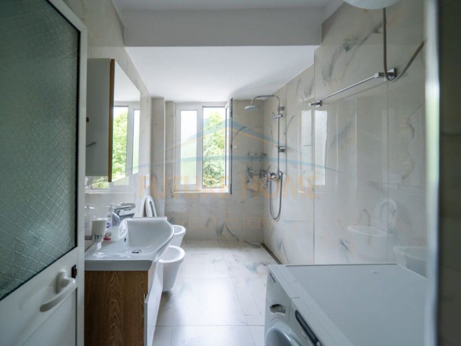 Tirane, jepet me qera apartament 2+1 Kati 3, 58 m² 600 € (BULEVARDI BAJRAM CURRI)