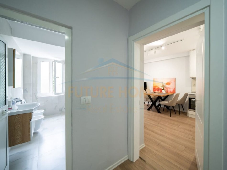 Tirane, jepet me qera apartament 2+1+Ballkon Kati 3, 58 m² 600 € (Bulevardi Bajram Curri)
