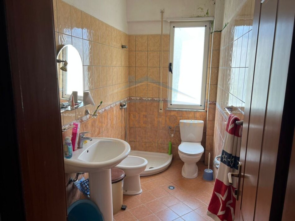 Durres, shes apartament 1+1+Ballkon Kati 3, 73 m² 65.000 € (Golem)