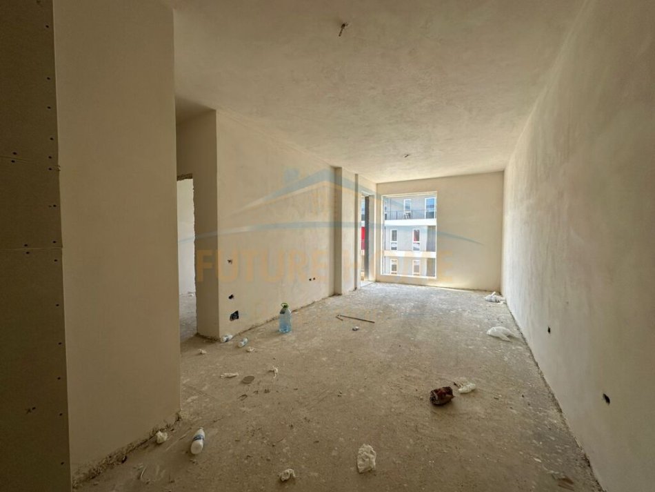 Tirane, shitet apartament 2+1+Ballkon , 91 m² 86.640 € (Univers City)