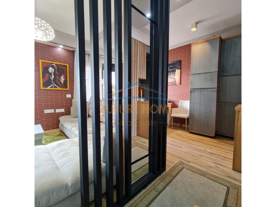 Tirane, jepet me qera apartament 2+1+Ballkon Kati 8, 95 m² 1.200 € (Myslym Shyri)