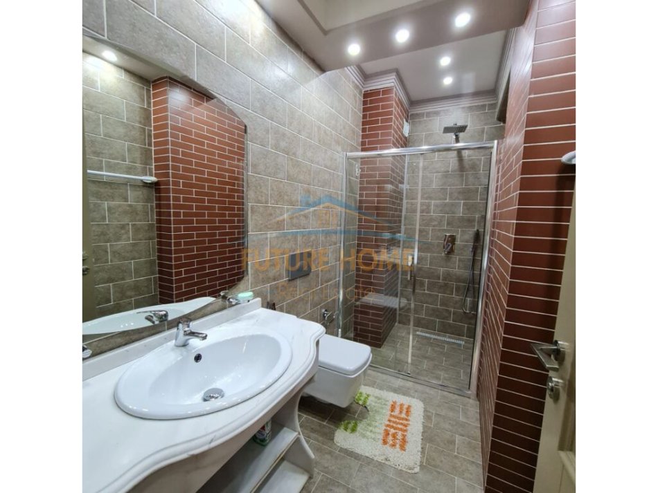 Tirane, jepet me qera apartament 2+1+Ballkon Kati 8, 95 m² 1.200 € (Myslym Shyri)